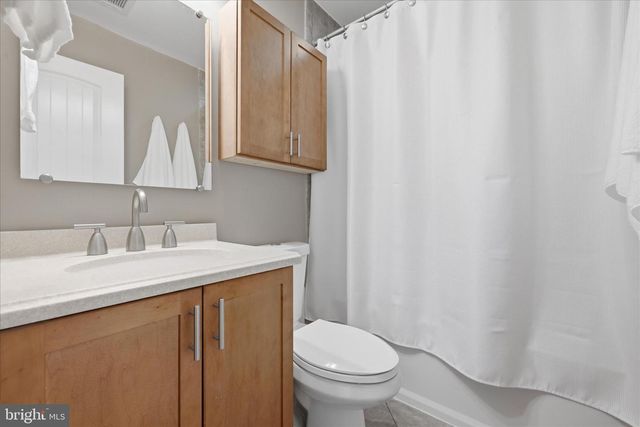 11860 S LAKES CT, Reston, VA 20191