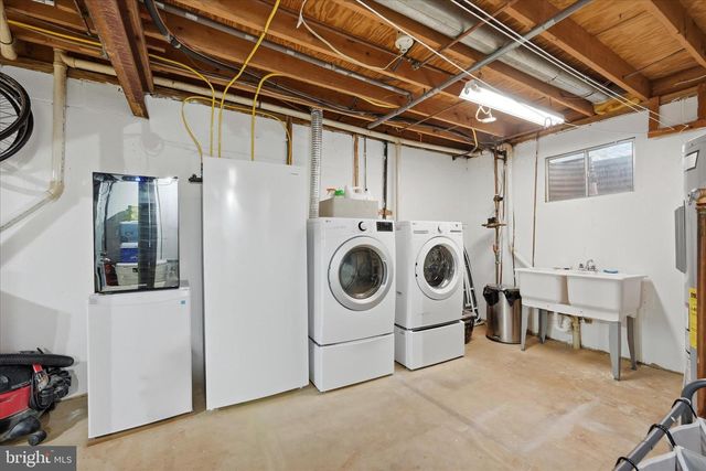 11860 S LAKES CT, Reston, VA 20191