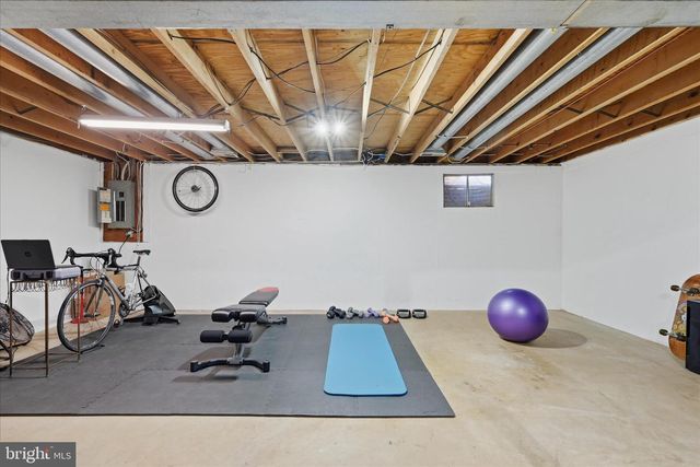 11860 S LAKES CT, Reston, VA 20191