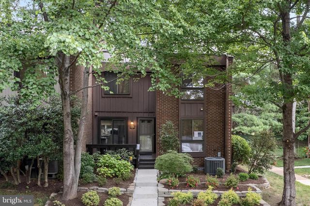 11860 S LAKES CT, Reston, VA 20191