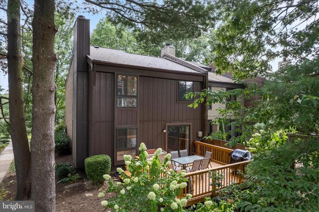 11860 S LAKES CT, Reston, VA 20191