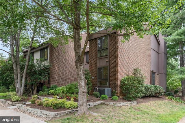 11860 S LAKES CT, Reston, VA 20191