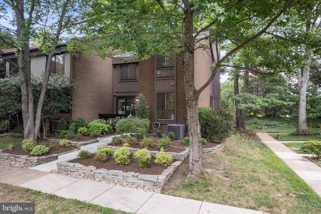 11860 S LAKES CT, Reston, VA 20191