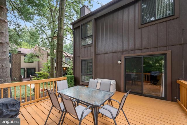 11860 S LAKES CT, Reston, VA 20191