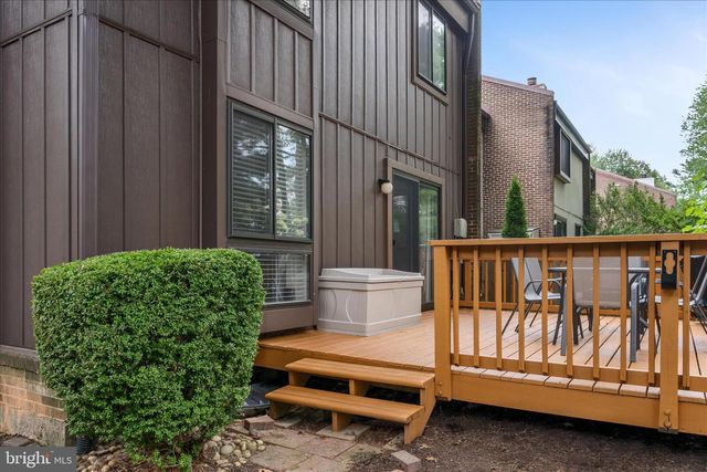 11860 S LAKES CT, Reston, VA 20191