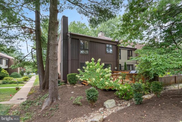 11860 S LAKES CT, Reston, VA 20191