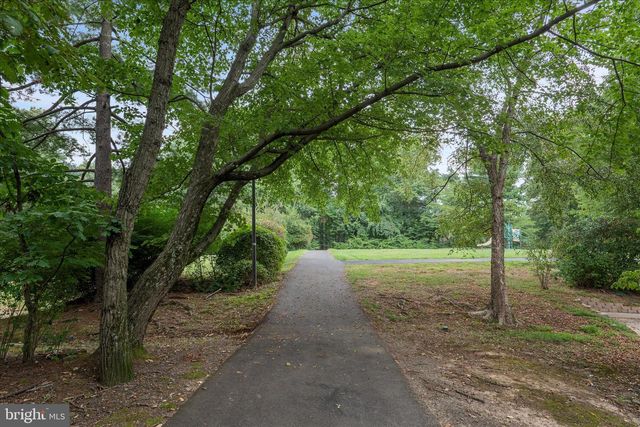 11860 S LAKES CT, Reston, VA 20191