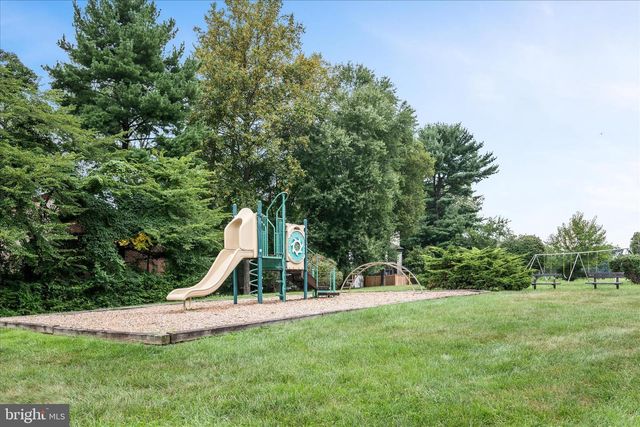 11860 S LAKES CT, Reston, VA 20191