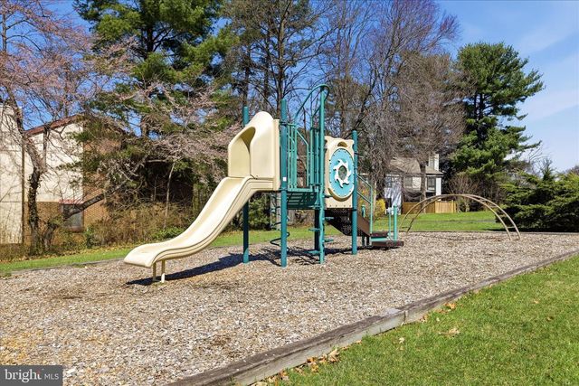 11860 S LAKES CT, Reston, VA 20191