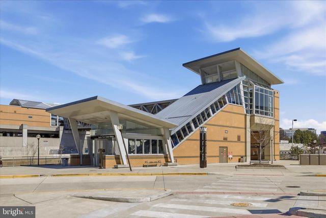 11860 S LAKES CT, Reston, VA 20191