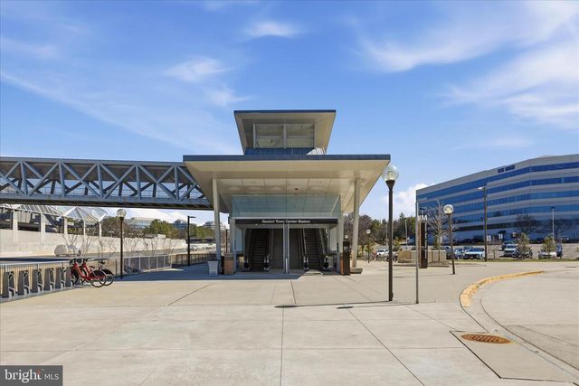 11860 S LAKES CT, Reston, VA 20191