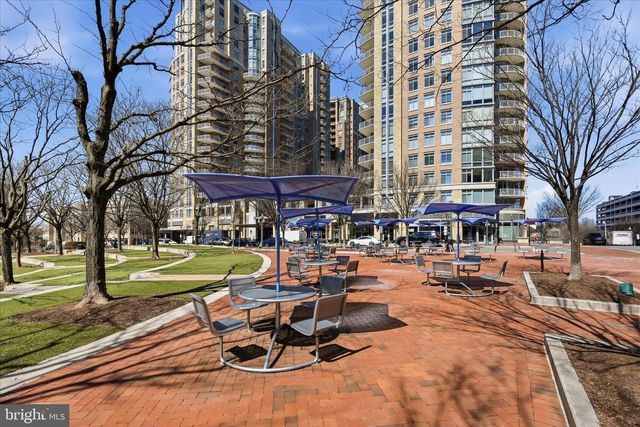 11860 S LAKES CT, Reston, VA 20191