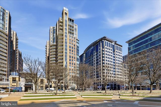 11860 S LAKES CT, Reston, VA 20191