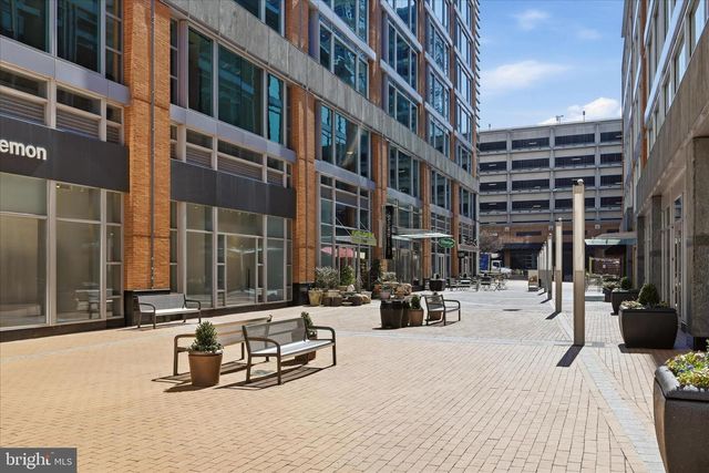 11860 S LAKES CT, Reston, VA 20191