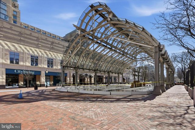 11860 S LAKES CT, Reston, VA 20191