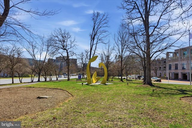 11860 S LAKES CT, Reston, VA 20191