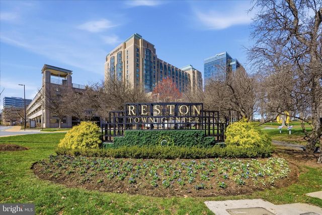 11860 S LAKES CT, Reston, VA 20191