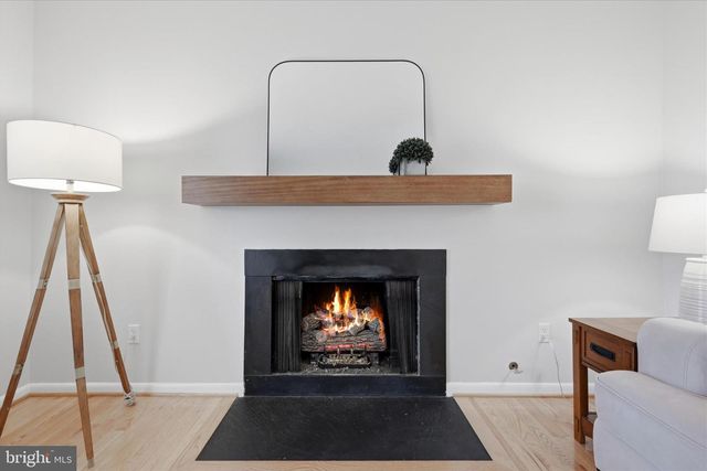 11860 S LAKES CT, Reston, VA 20191