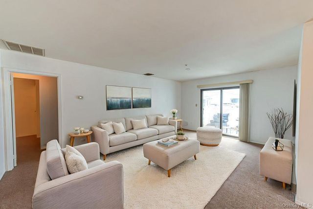 209 Cabot Court S, Saint James, NY 11780