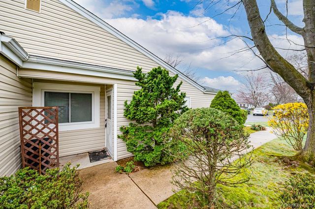 209 Cabot Court S, Saint James, NY 11780