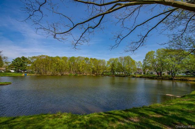 209 Cabot Court S, Saint James, NY 11780