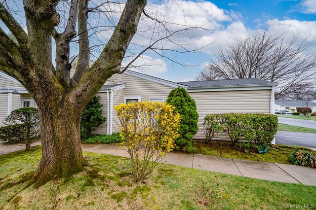 209 Cabot Court S, Saint James, NY 11780