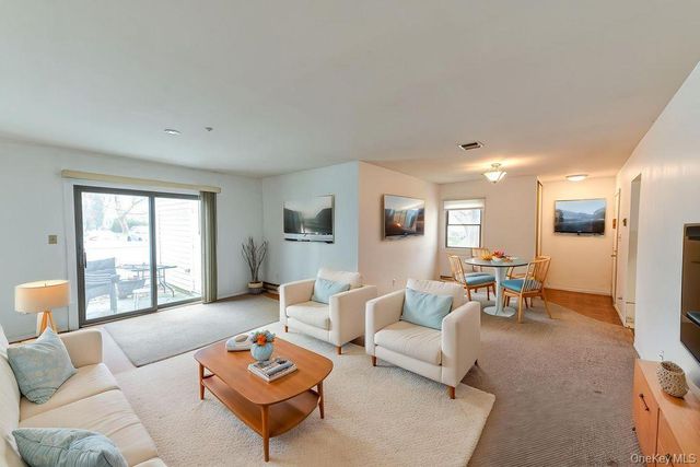 209 Cabot Court S, Saint James, NY 11780