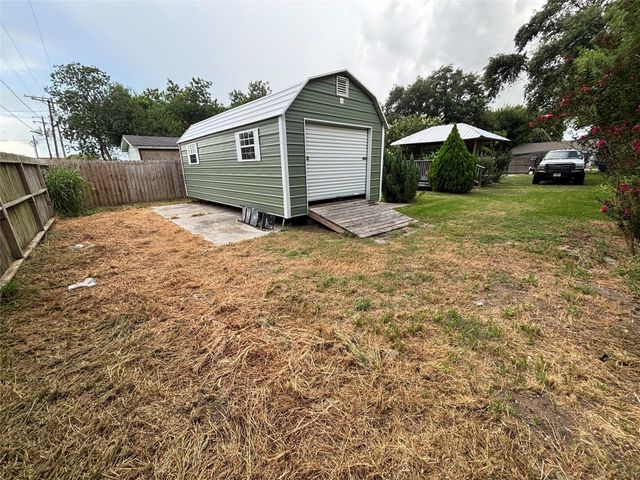2213 1st Avenue N, Texas City, TX 77590