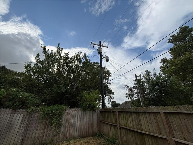 2213 1st Avenue N, Texas City, TX 77590
