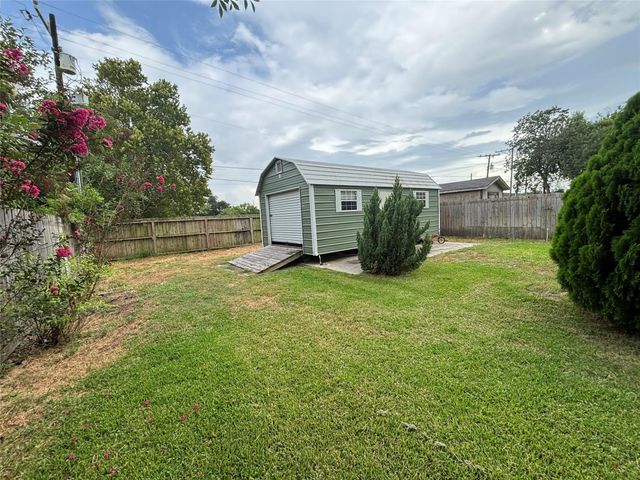 2213 1st Avenue N, Texas City, TX 77590
