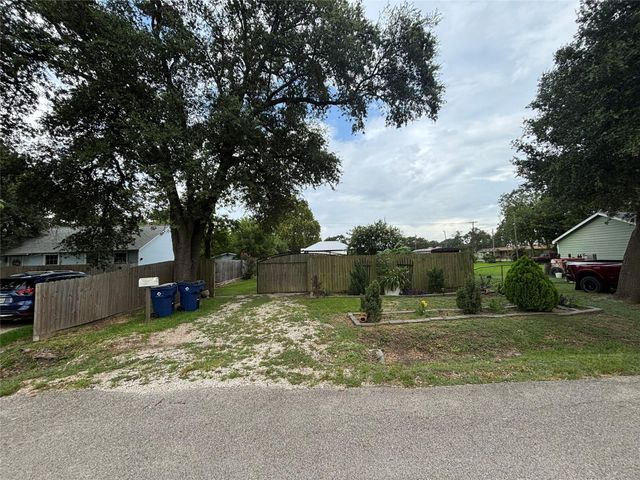 2213 1st Avenue N, Texas City, TX 77590