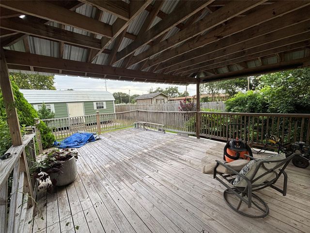 2213 1st Avenue N, Texas City, TX 77590
