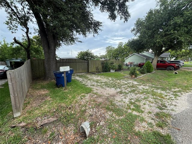 2213 1st Avenue N, Texas City, TX 77590