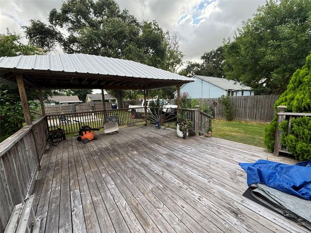 2213 1st Avenue N, Texas City, TX 77590