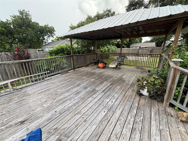 2213 1st Avenue N, Texas City, TX 77590