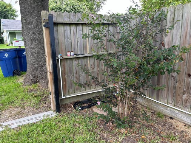 2213 1st Avenue N, Texas City, TX 77590