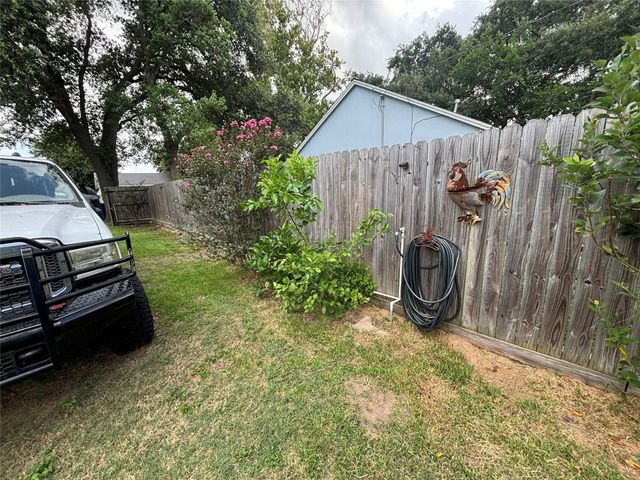 2213 1st Avenue N, Texas City, TX 77590