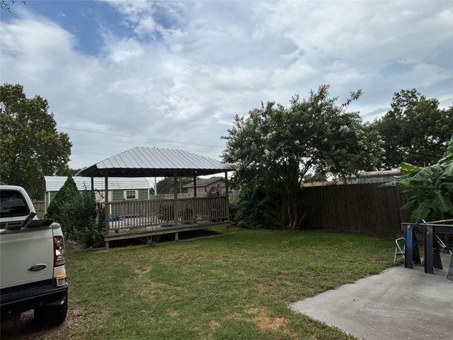 2213 1st Avenue N, Texas City, TX 77590