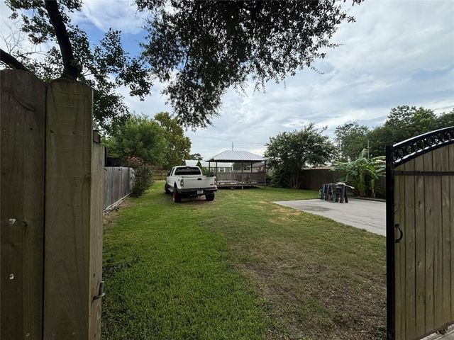 2213 1st Avenue N, Texas City, TX 77590