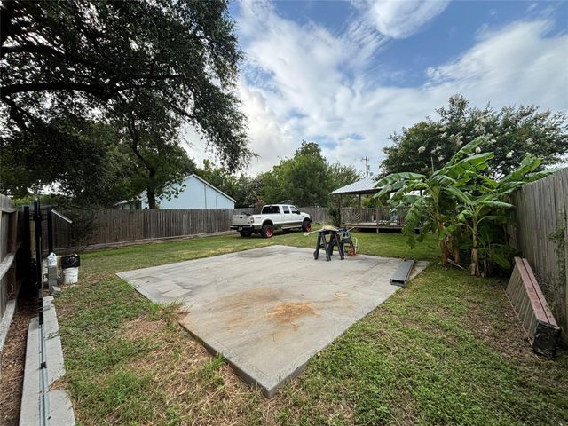 2213 1st Avenue N, Texas City, TX 77590