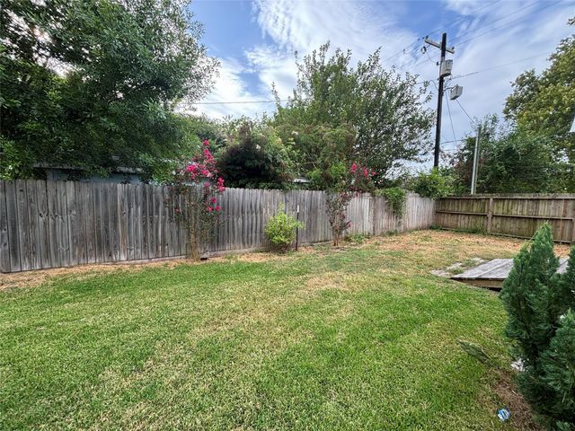 2213 1st Avenue N, Texas City, TX 77590