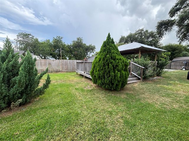 2213 1st Avenue N, Texas City, TX 77590