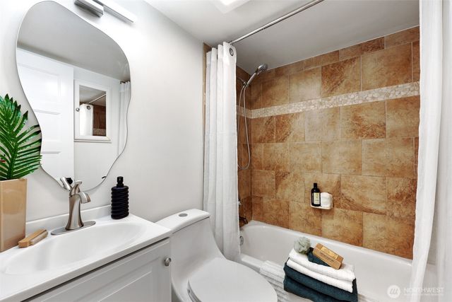 3830 NE 123rd Street, Seattle, WA 98125