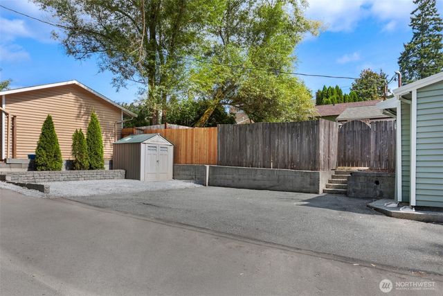 3830 NE 123rd Street, Seattle, WA 98125
