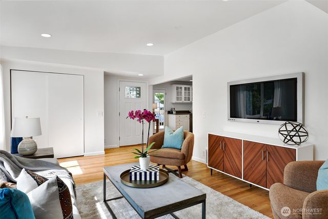 3830 NE 123rd Street, Seattle, WA 98125
