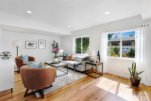 3830 NE 123rd Street, Seattle, WA 98125