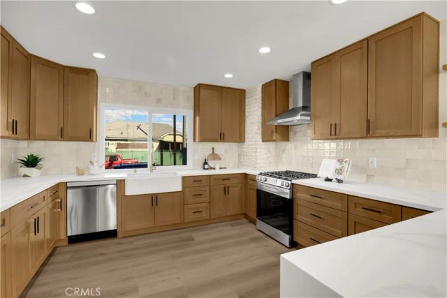 2301 9th, Los Angeles, CA 90018