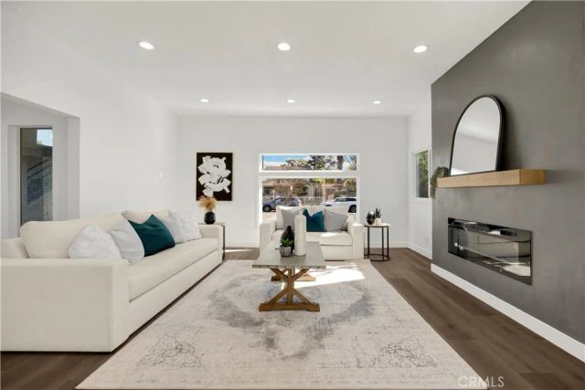 2301 9th, Los Angeles, CA 90018