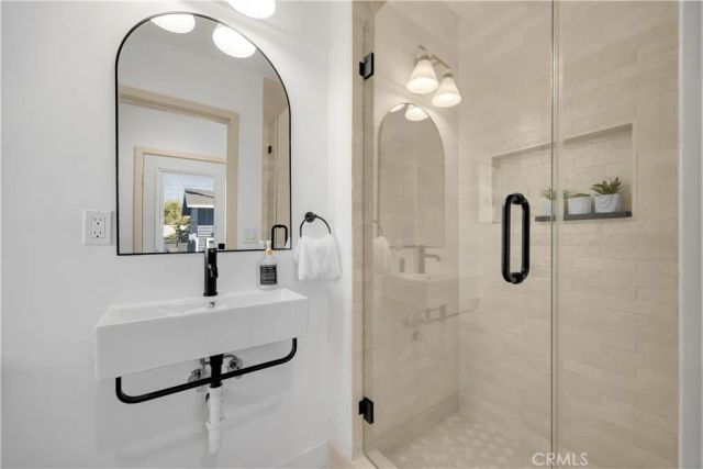 2301 9th, Los Angeles, CA 90018