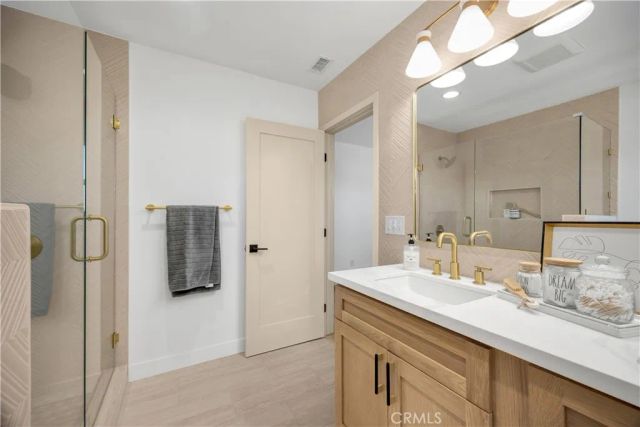 2301 9th, Los Angeles, CA 90018